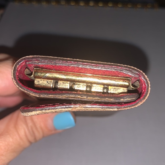 ♥️ ♥️ Louis Vuitton Monogram signature design LV Logo 4 key holder M/F - Picture 4 of 8